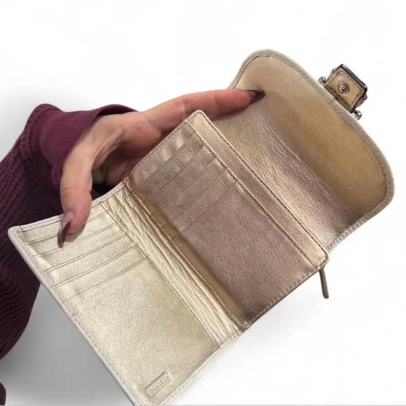 Sold - Picture 3 of 7